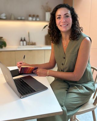 Photo of Nikki Fata, Nutritionist/Dietitian, MPH, RDN, CEDS