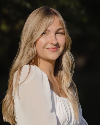 Photo of Melissa Schweb, Nutritionist/Dietitian, RHN, CPT