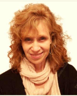Photo of Kellie Hallaron, Nutritionist/Dietitian, RDN