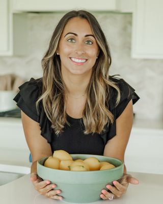 Photo of Stephanie Solomon, Nutritionist/Dietitian, MS, RD, LDN