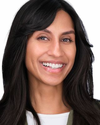 Photo of Saniya Warwaruk, Nutritionist/Dietitian, RD, BSc