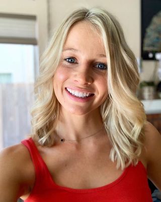 Photo of Kara McCracken, Nutritionist/Dietitian
