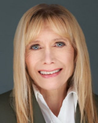 Photo of Jennifer Koslo, Nutritionist/Dietitian, PhD, MS, RDN