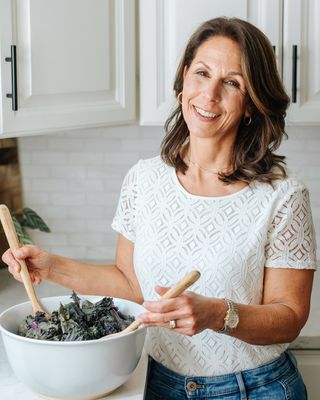 Photo of Ellen Petrosino, Nutritionist/Dietitian, MS, RDN