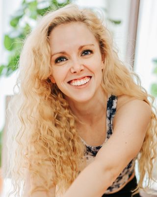 Photo of Molly McNamee, Nutritionist/Dietitian, CPT, CES